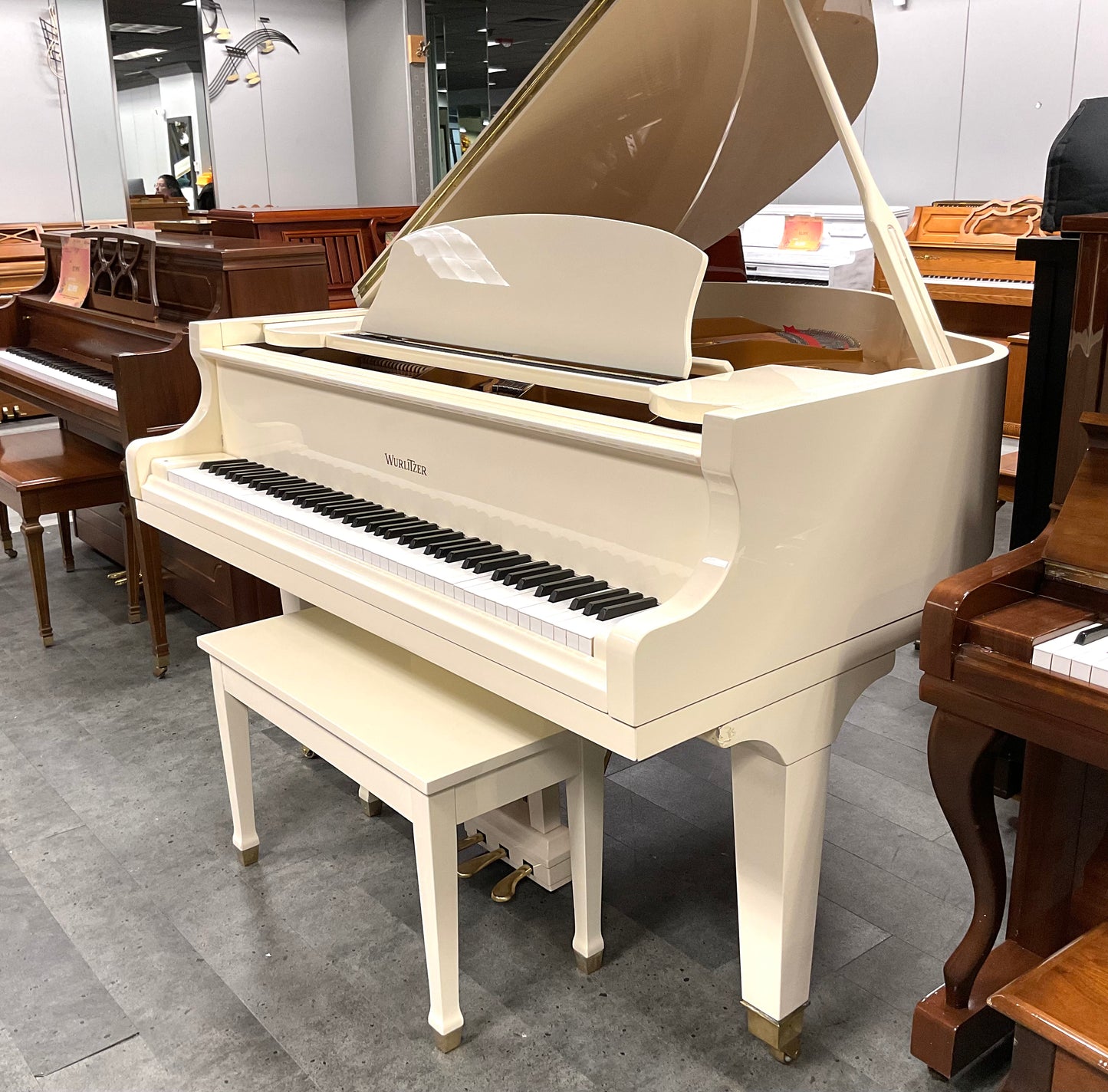 Pre-Owned Grand Wurlitzer C-153 Polish Ivory (5'0)