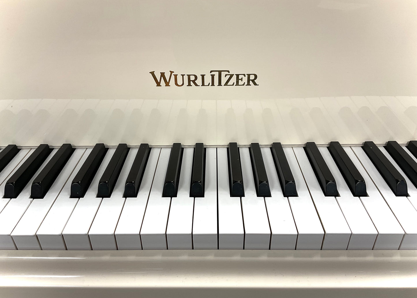 Pre-Owned Grand Wurlitzer C-153 Polish Ivory (5'0)