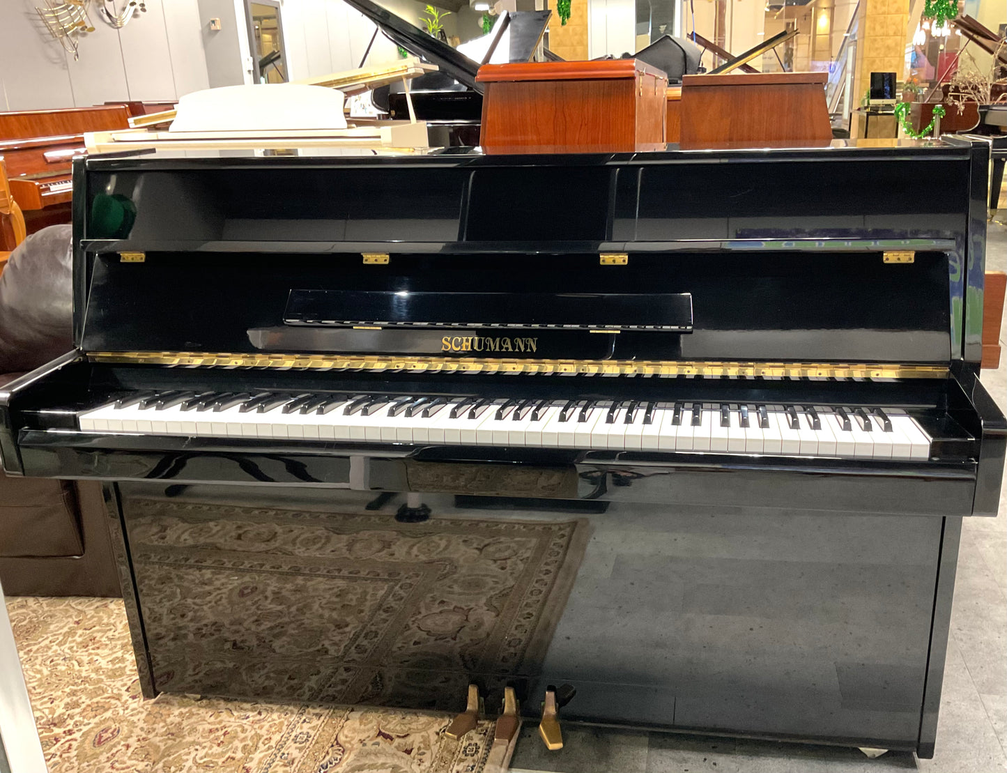 Pre-Owned Vertical Schumann (43")