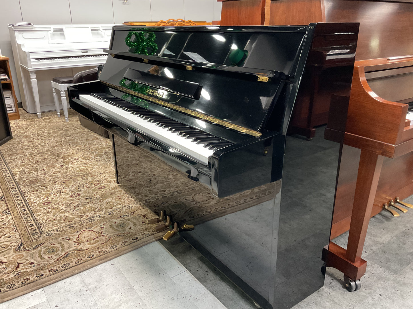 Pre-Owned Vertical Schumann (43")