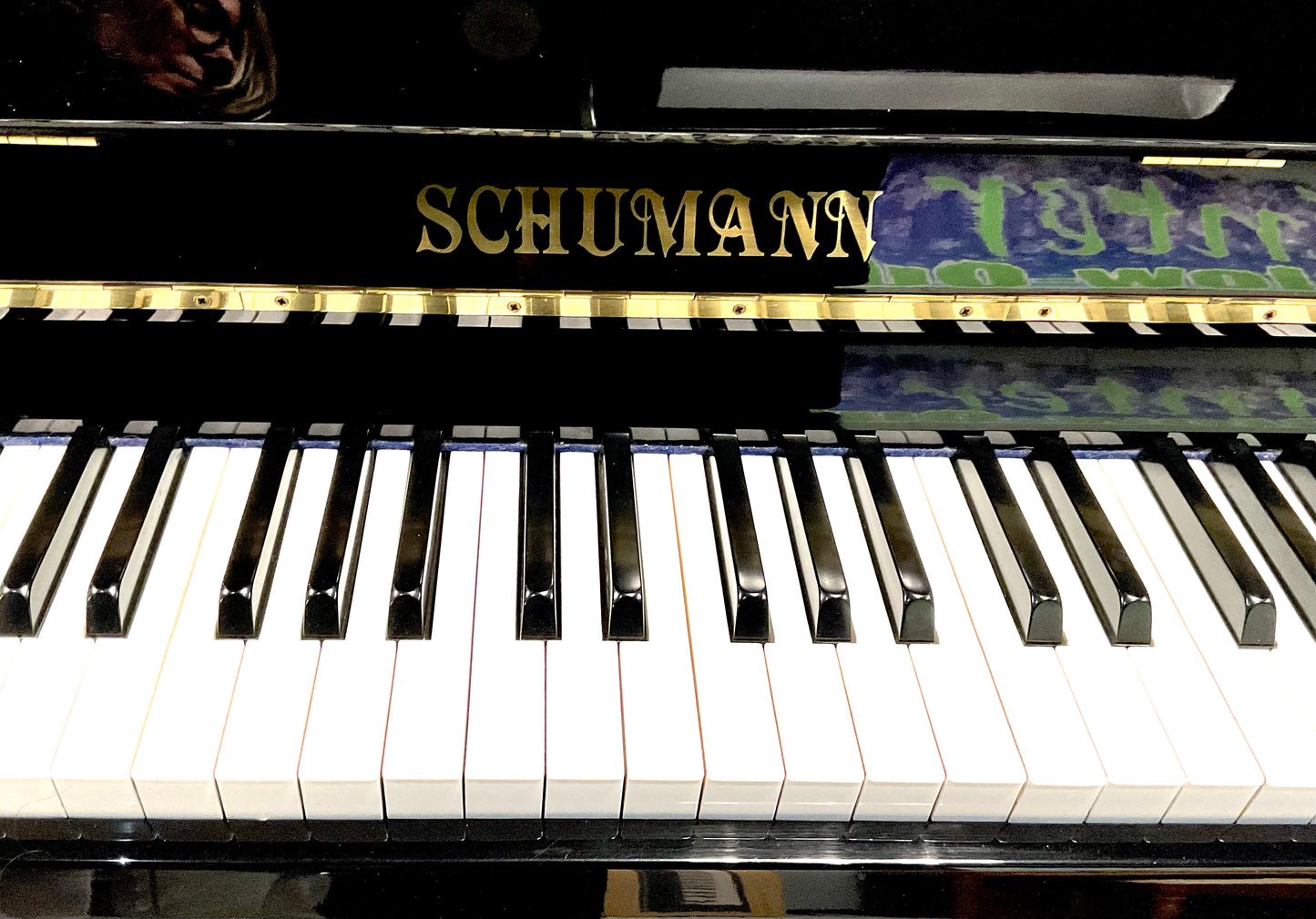 Pre-Owned Vertical Schumann (43")